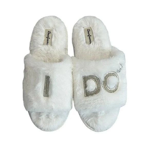 Dearfoams Wedding ‘I DO’ Slippers Women’s M‎ (7-8)  Slides Faux Fur Memory Foam - Picture 1 of 5